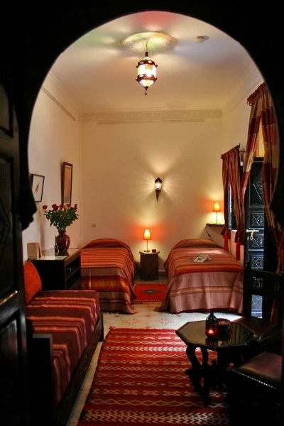 Suite Rougequeue riad à marrakech deux lits et canapé lit