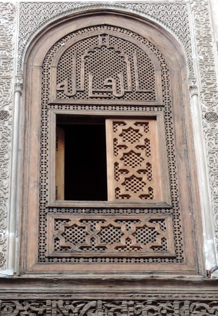 moucharabieh : artisanat du bois au Maroc, fenêtre Médersa Al Attarine, Fès